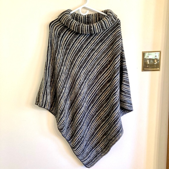 NWT Cejon Poncho - Picture 3 of 8